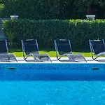 Deep Blue Villa *
