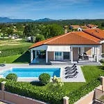 Deep Blue Villa *